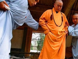 少林寺年入两亿香火钱去向成谜？释永信称月薪仅700元