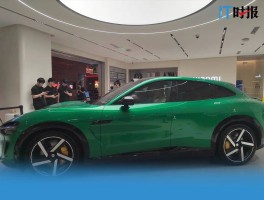 小米YU7爆单超预期！3分钟卖20万台，提车为何要等15个月？