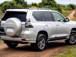丰田普拉多：硬派越野的传奇象征，为何能成为越野界的常青树？