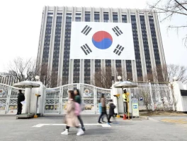 韩国躺平族激增至42.1万人，青年就业困境如何加剧？