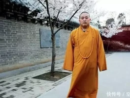 释永信身为得道高僧，为何世人对其毁誉参半？老梁解释一针见血