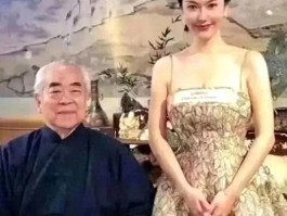 87岁范增与37岁徐萌黄昏恋翻车，爱与算计究竟谁占上风？