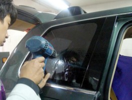 汽车贴膜怎么选？深色好还是浅色好？3个选购要点帮你避坑