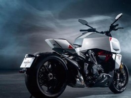 拍卖独家外观纪念版杜卡迪大魔鬼，全球仅一台