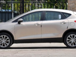 吉利帝豪GS的手刹开关位于何处