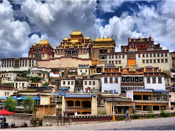 七八月份旅游最佳地点_7-8月份避暑最佳地方_拉萨旅游最佳时间