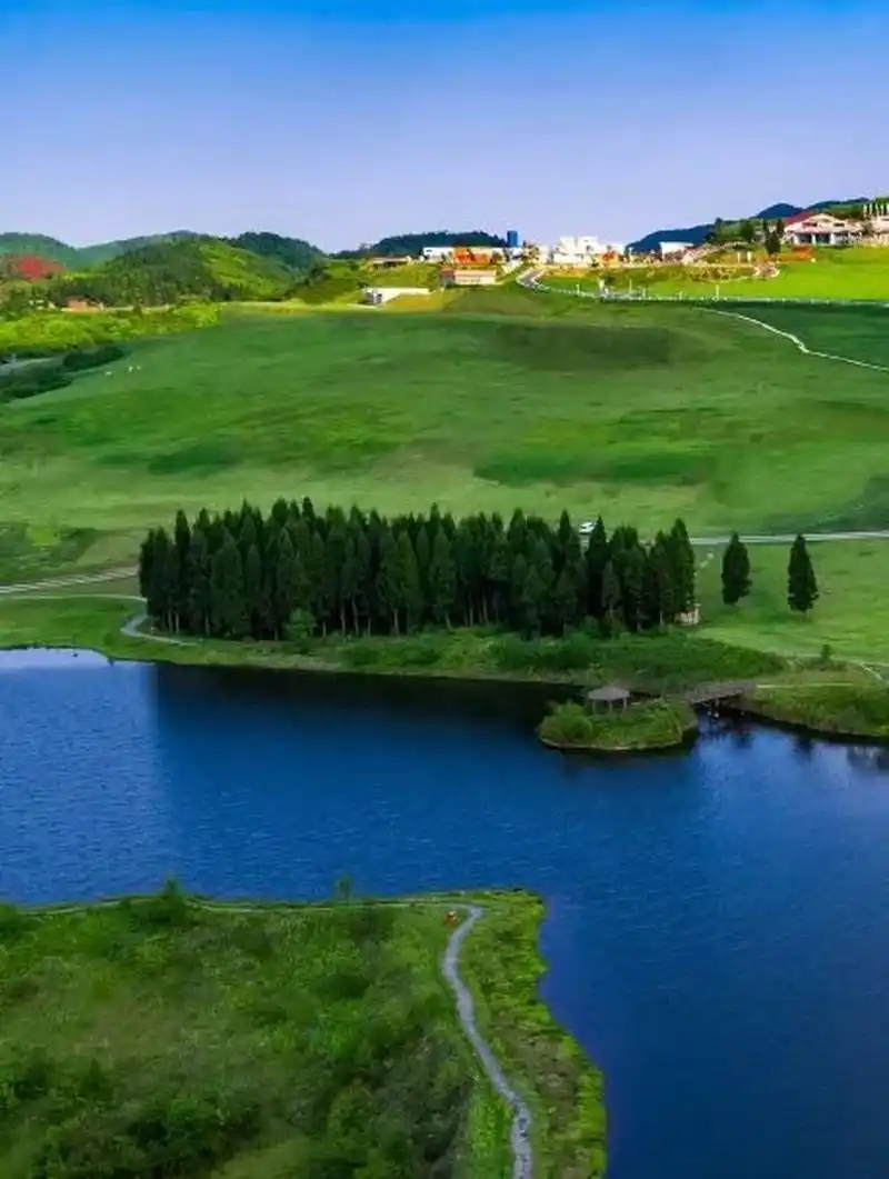 夏天穷游必去10个地方_夏季避暑秘境_云南普者黑自然风光