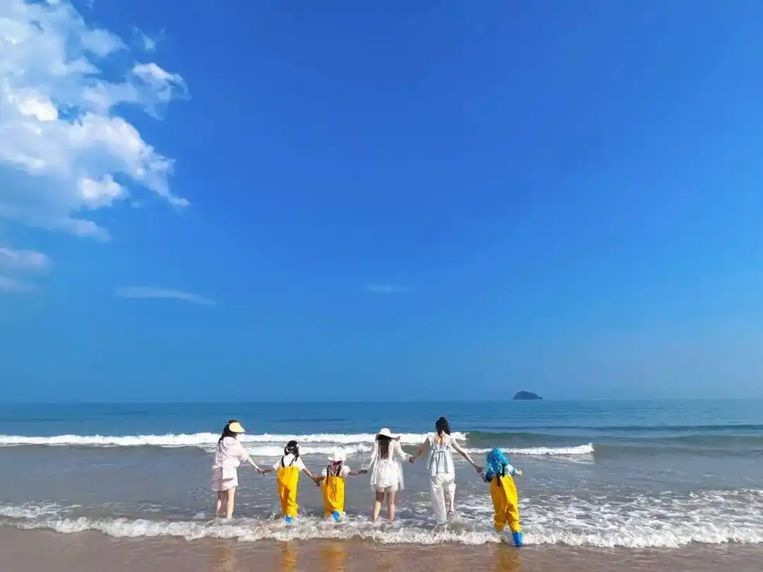 暑假亲子游推荐地_暑假适合带孩子旅游的地方_青岛呼伦贝尔成都亲子旅行攻略