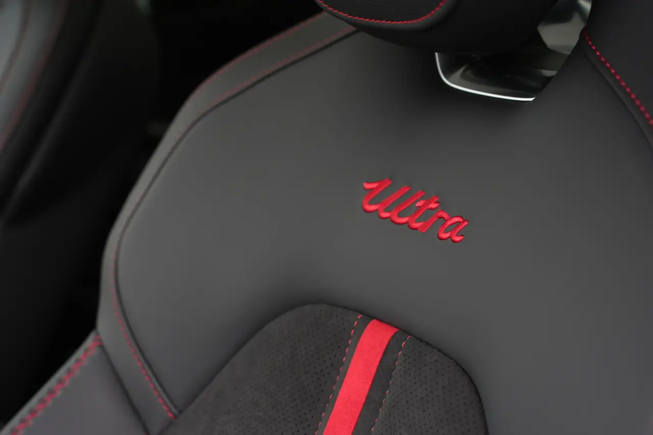 小米SU7 Ultra 雷军 纽北圈速保时捷Taycan Turbo GT极致性价比_小米su7