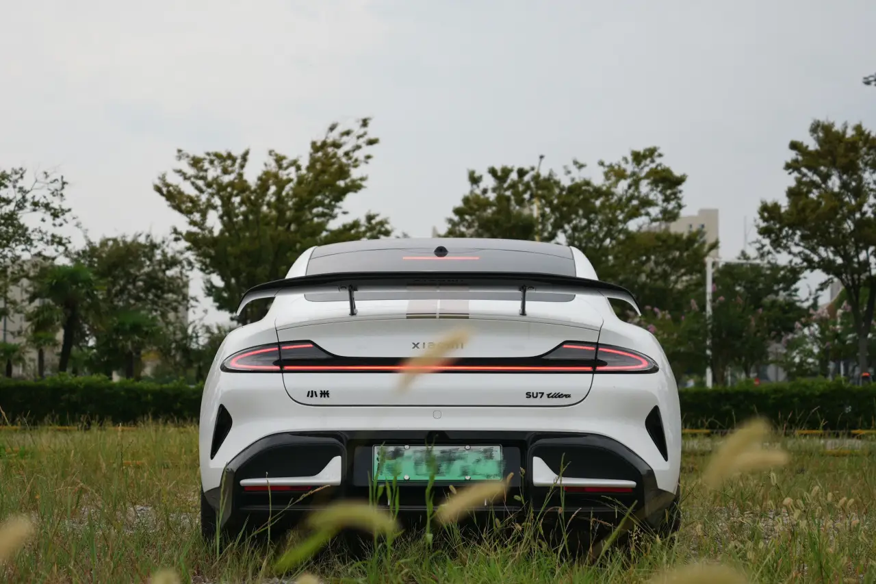 小米su7_小米SU7 Ultra 雷军 纽北圈速保时捷Taycan Turbo GT极致性价比