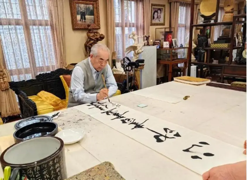 范曾徐萌婚姻危机_范曾娇妻卷款跑路_范增徐萌