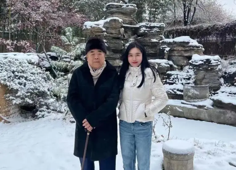 范曾娇妻卷款跑路_范增徐萌_范曾徐萌婚姻危机