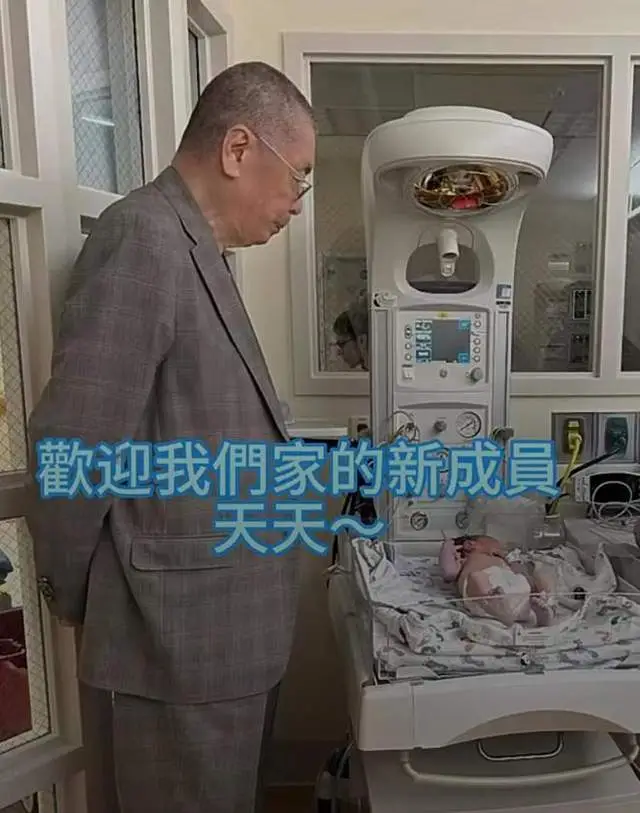 范曾新婚妻子身份曝光_艾尚真辟谣范曾结婚消息_范增徐萌