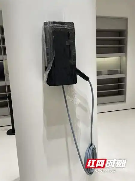 小米SU7长沙首展_小米su7_小米汽车SU7价格预测