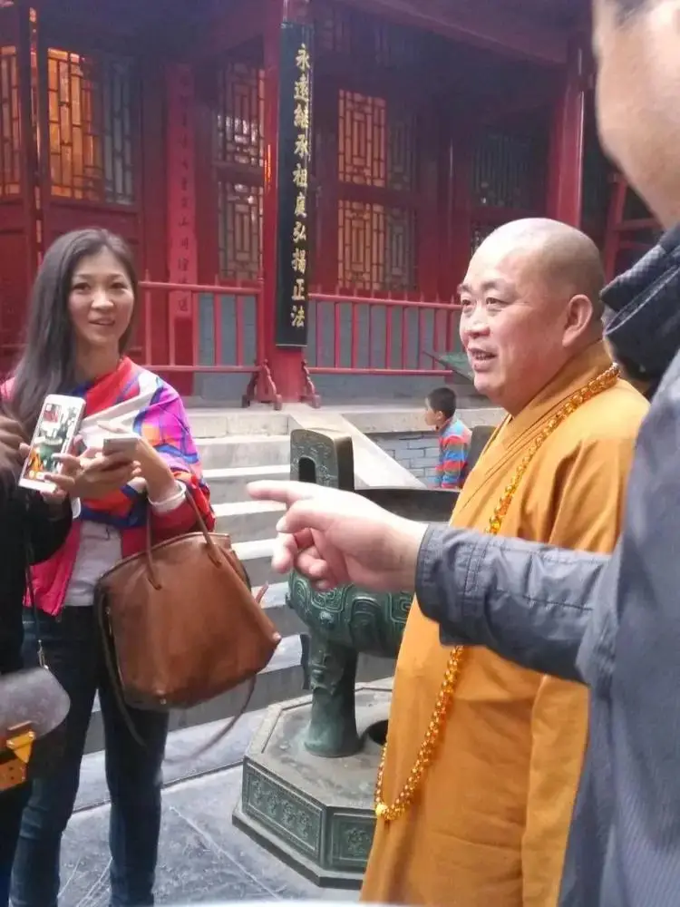 少林寺释永信私生活_释永信与美女合影事件_释永信到底是怎样的人