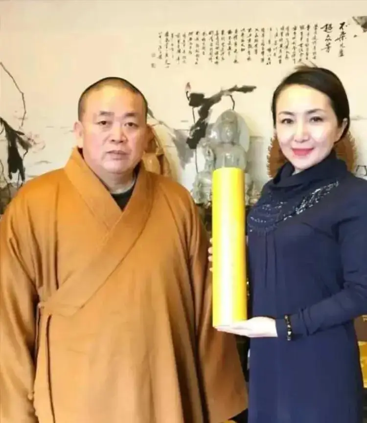 释永信与美女合影事件_释永信到底是怎样的人_少林寺释永信私生活