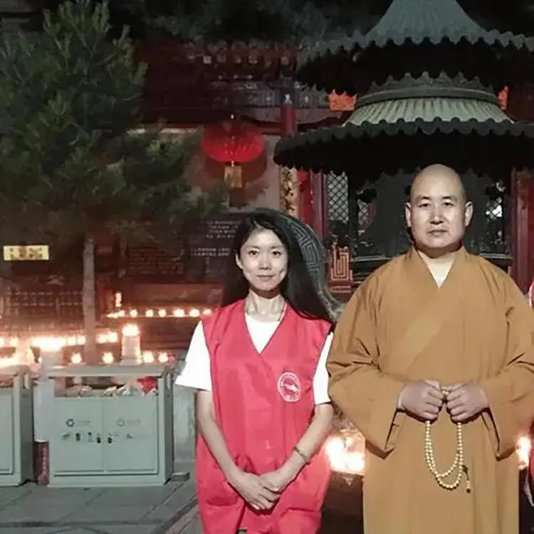 少林寺释永信私生活_释永信到底是怎样的人_释永信与美女合影事件